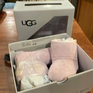 Adorable infant Ugg boots with bows